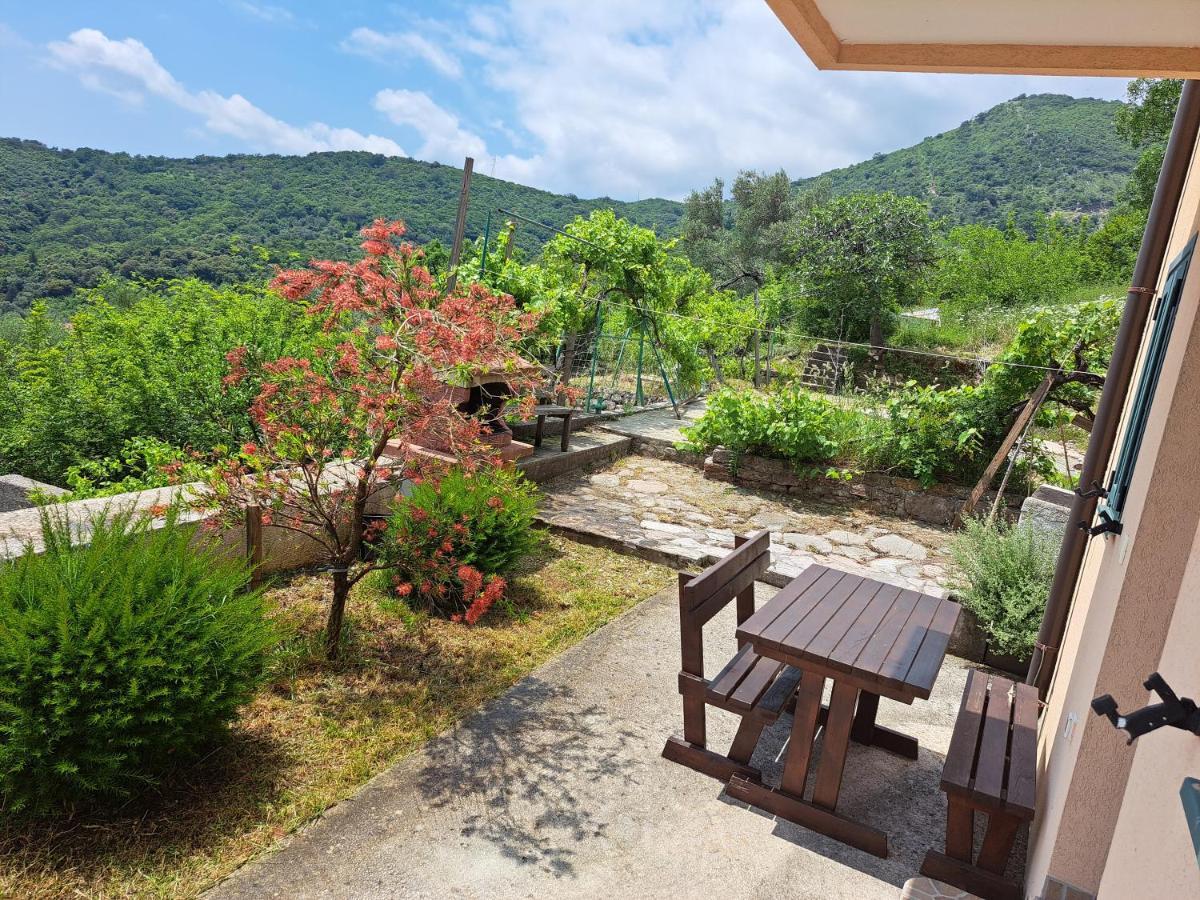 Holiday Home Sunny Hill Kamenari Bagian luar foto