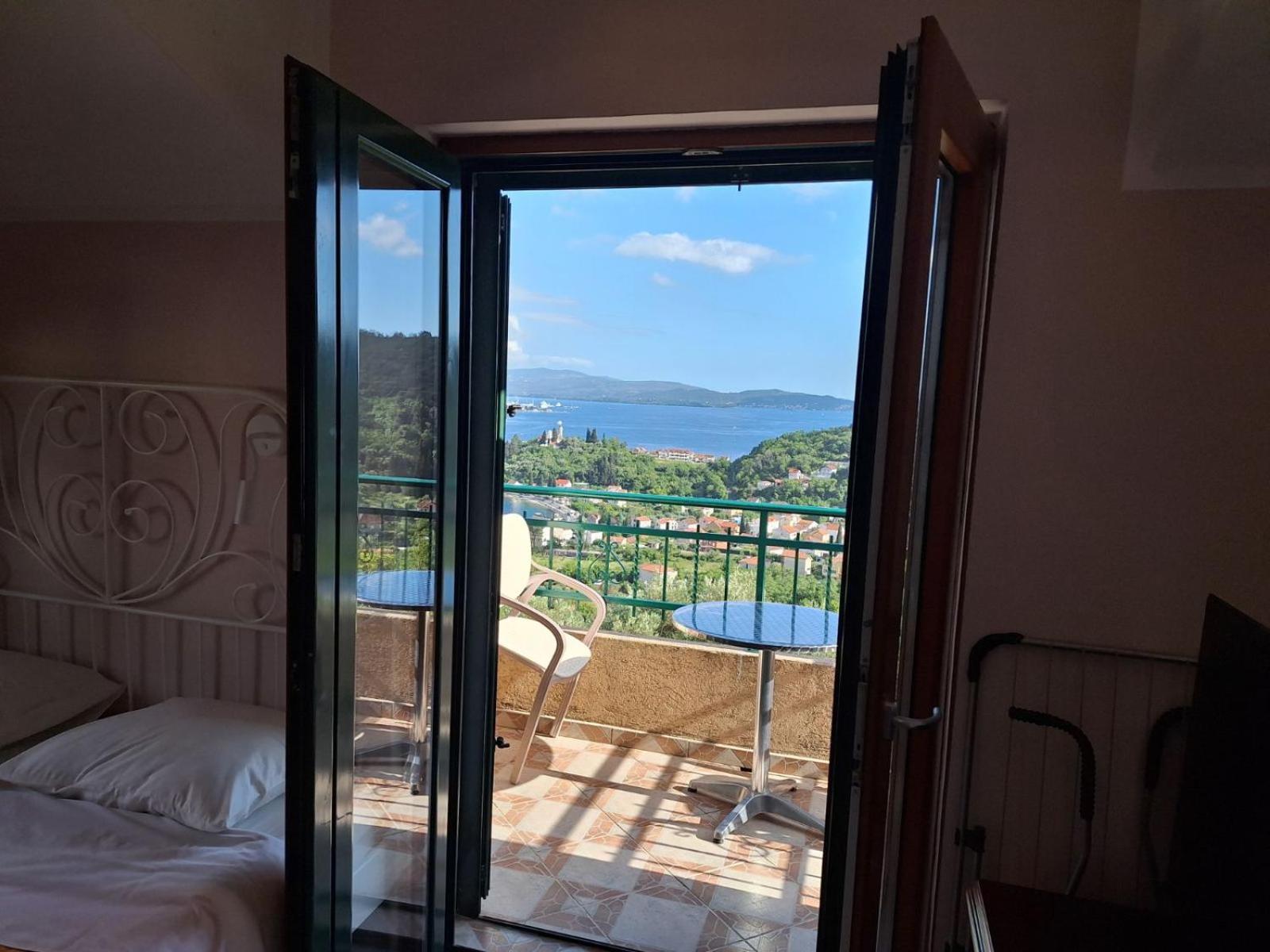 Holiday Home Sunny Hill Kamenari Bagian luar foto
